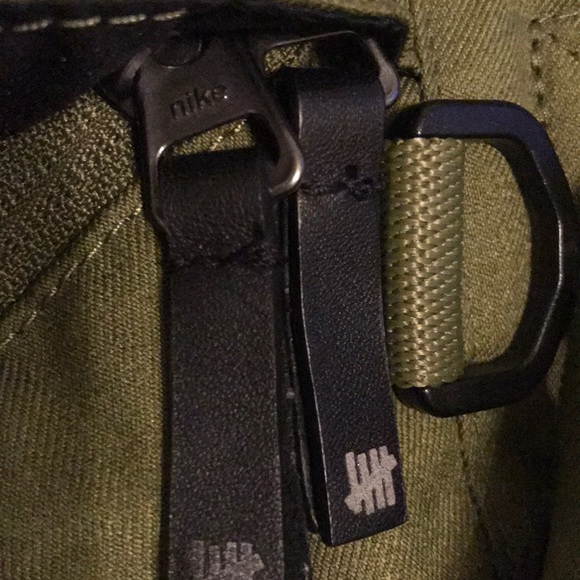 Undefeated x Nike Messenger Bag - Picture 3 of 3